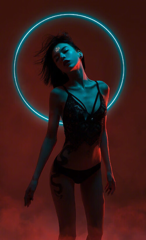 克罗地亚骑手吉塔·日特科维奇在2024年国际马术联合会世界障碍赛中获得第八名，展现坚韧精神。