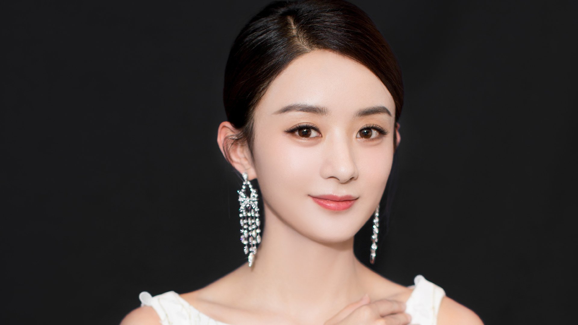 开云下载-中国男足公布新一期名单，归化球员重回国家队，中国男足近期